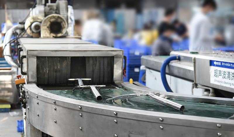 Ultrasonic cleaning machine