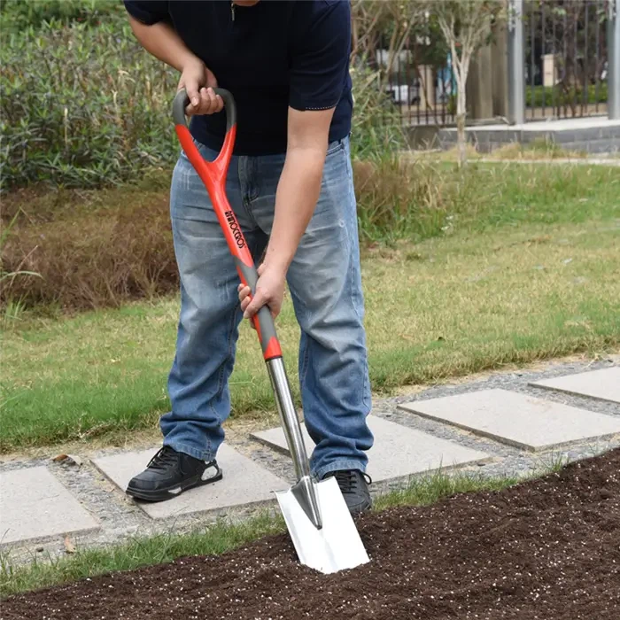 Rostfritt vs. kol: Välja trädgårdsredskap